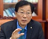 與 윤후덕 "다주택자의 부동산 세습은 부당..증여세 할증하라"