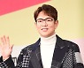 장성규, 시상식 상금 나눠줬다 부정청탁 혐의로 피소