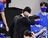 1세트 이어 2세트 역전 허용 아쉬워하는 고희진 감독 [사진]