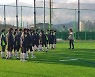 '찾아오는 게 반갑지만 않아요'..이러지도 저러지도 못하는 동계 전지 훈련장들