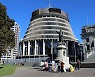 의회의 수난..이번엔 뉴질랜드 의회 도끼 공격받아