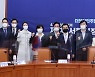 민주당 경선, VR 활용 '경쟁PT' 한다.."나훈아 콘서트처럼"