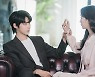 '여신강림' 문가영X황인엽 입술 닿기 1초전 '숨멎' 투샷 공개
