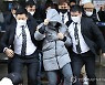 재판 마치고 나오는 정인 양 양부