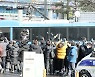 법원 빠져나가는 '정인이' 양모가 탄 호송차