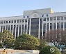 유두석 장성군수 '강제추행' 혐의 항소심도 무죄