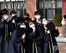 다 같이 마스크 쓰고 '찰칵'