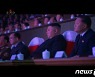 당 대회 경축 대공연 관람하는 북한 김정은