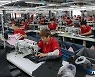 "중국 경제 코로나로 더욱 강력해졌다"-WSJ