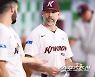 [오피셜]키움 떠났던 나이트 코치, SK 외국인 투수 어드바이저로 한국 컴백