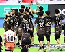 [포토] OK금융그룹 '접전 끝 승리'