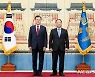 [속보]文대통령 "한일, 미래지향적 관계 조기 복원해야"