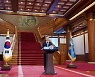 '부동산 사과' 문 대통령 지지율 반등..긍정 38.6%