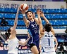 김단비, 더블마크 정도는 가볍게 [경향포토]
