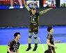 펠리페 '2위 도약한 후 힘차게 점프' [MK포토]