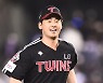 KBO 홀드 1위 신기록, LG 진해수가 유일한 도전자 [MD포커스]