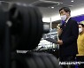 피트니스 센터에서 기자회견 하는 이종걸 후보