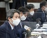 남북교류협력위 주재하는 이인영 장관