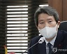 남북교류협력위 주재하는 이인영 장관