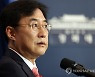 브리핑하는 강민석 대변인