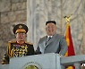 북한, 당 대회 기념 열병식 개최..김정은 참석