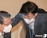 대화하는 은성수 위원장·이호승 경제수석