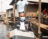 '전력난' 아프리카, 태양열 냉장고로 코로나 백신 공급