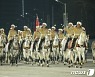 열병식 입장하는 북한 명예기병종대.."백두산 군마 정신"