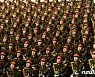제8차 노동당 대회 기념 열병식 입장하는 북한 인민군