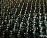 '코로나19' 뚫고 진행된 북한 '노마스크' 열병식