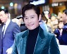 [단독] "★따라 기부"..'저소득 아동' 1억 쾌척 이병헌, 善영향력에 팬클럽도 기부 동참