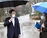 문 대통령 "정은경, 백신 접종 관련 전권 갖고 부처 지휘하라"