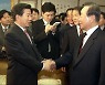 [염동연 회고록] 盧의 지방선거 출마 제안, 송철호는 받았고 문재인은 거절했다
