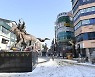 [걷고 싶은 길, 가고 싶은 거리] 경기도 첫 '차 없는 거리'..거리 공연 메카 된 도심 속 공원