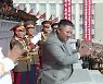 [속보] 北김정은 야간열병식 참석.. 핵무장력 재차 과시