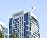 "간판 바꿔 달았다"..기아차→기아, 새 로고 달 첫차는 전기차 'CV'