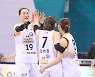 박지수,'아정언니! 3점슛 정말 멋졌어요' [사진]