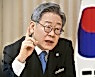 이재명, '공무원 코로나 전수검사 지시' 논란에 김근식 "잠재적 독재자의 시그널"