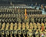북한, 야간 열병식에서 군사력 과시