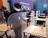대통령 신년 기자회견 준비하는 관계자들