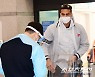 [포토] 입국장에서 방역절차 밟는 알테어