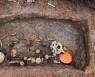 프랑스서 2천년 전 죽은 부유층 '한살' 어린이와 반려견 유골 발굴