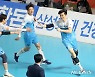 환호하는 최석기와 동료선수들
