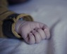 한파 속 신생아 숨진 채 발견..친모가 출산 뒤 창밖으로 던져