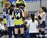 작전타임 갖는 현대건설[포토]