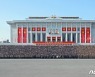 북한 김정은, 제8차 당 대회 방청자와 기념사진