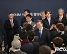 시민들 文대통령에게 묻고 싶다.."부동산·일자리 어떻게 늘릴겁니까"