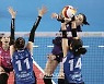 [포토]김연경, 손끝을 노린다