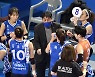 [MD포토] 김우재 감독 '작전지시'