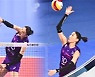 김연경, 송곳 같은 '목적타 서브'..3연승 견인